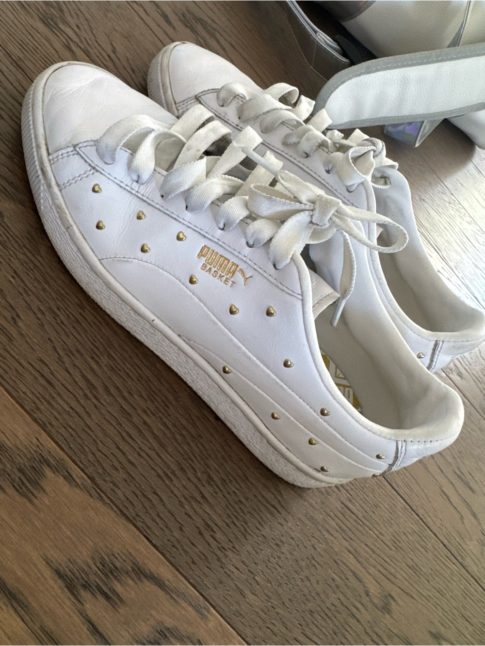 GOLD HEART PUMA SNEAKERS 💛